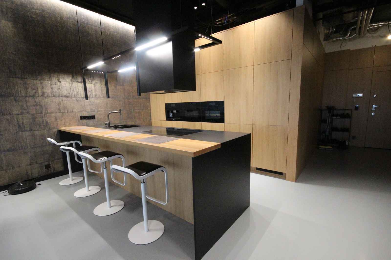 4pok, 155met, Sky Tower KOMÓRKA/GARAŻ/2013 (Wrocław) Krzyki - zdjęcie 4