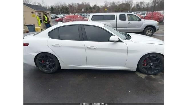 Alfa Romeo Giulia / 4x4 / 2.0 280KM / niski przebieg / Tarnów - zdjęcie 4