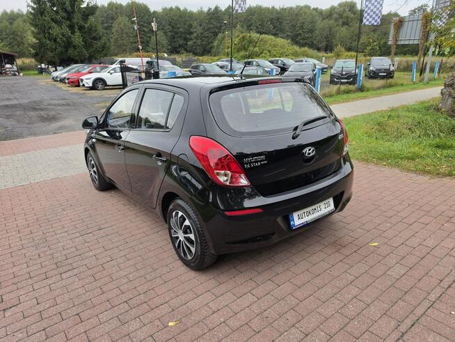 Hyundai i20 1,2 benzynka bardzo niski przebieg 101 tyś km w bdb stanie Cielcza - zdjęcie 4
