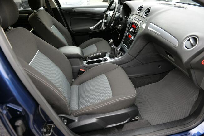 Ford Mondeo 2.0 145KM LED SONY Czujnik przód tył Climatronic Alufelgi Dąbrowa Górnicza - zdjęcie 12