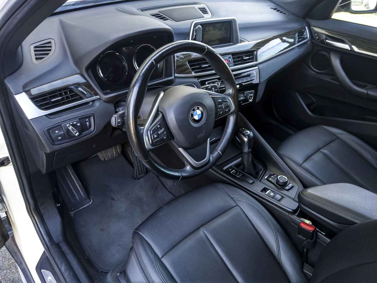 "Biały Żar Mocy na Czterech Kołach" – 2018 BMW X1 sDrive 28i Świnoujście - zdjęcie 8