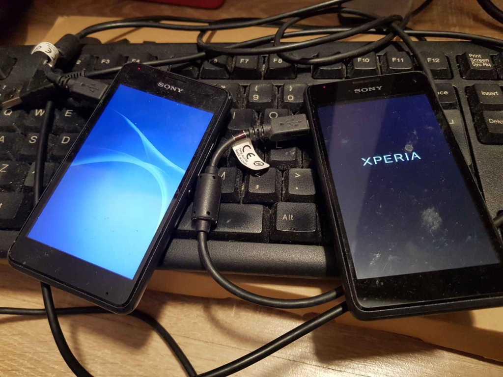 Telefon komórkowy smartfon Sony Xperia dotykowy z ładowarką 4 szt. Nowe Miasto - zdjęcie 6