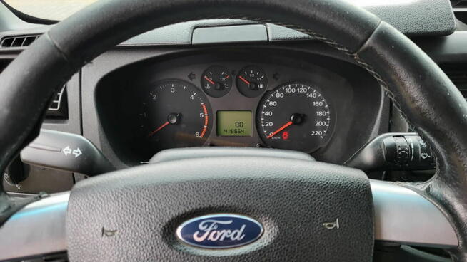 Udział 1/2 - samochód FORD TRANSIT Kielce - zdjęcie 6