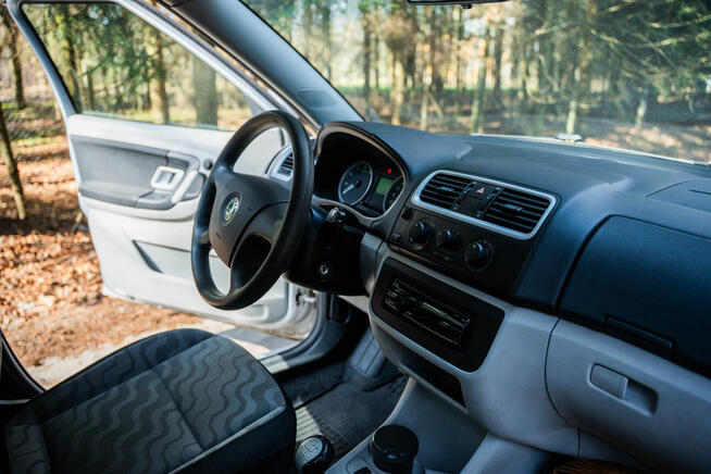 Skoda Fabia 1.4 Mpi Benzyna Klima Salon PL + 2 komplety opon Rakszawa - zdjęcie 2