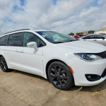 Chrysler Pacifica LIMITED / bardzo zadbany / niski przebieg