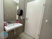 Lokal usługowa podzielony na 2 lokale. Lokale wynajęte.