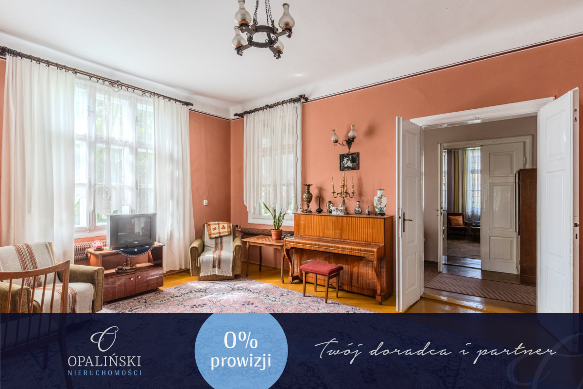 Niezwykły drewniany dom z amfiladą z XX wieku Opatów - zdjęcie 1