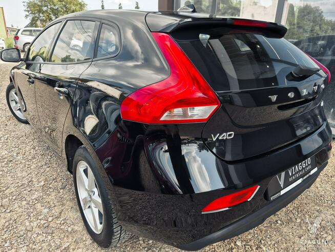 Volvo V40 2.0 Momentum 122KM FULL LED skóra NAVI pdc BEZWYPADEK 2019 Tychy - zdjęcie 4