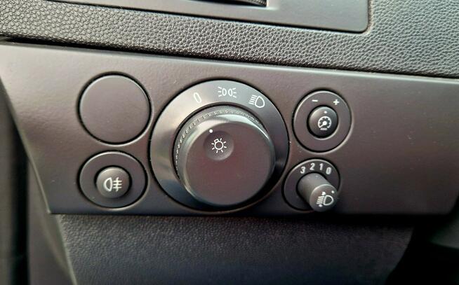 Opel Astra Śliczny Kolor! Błękitna! 1.6 Niski przebieg Zamiana też Zduńska Wola - zdjęcie 10