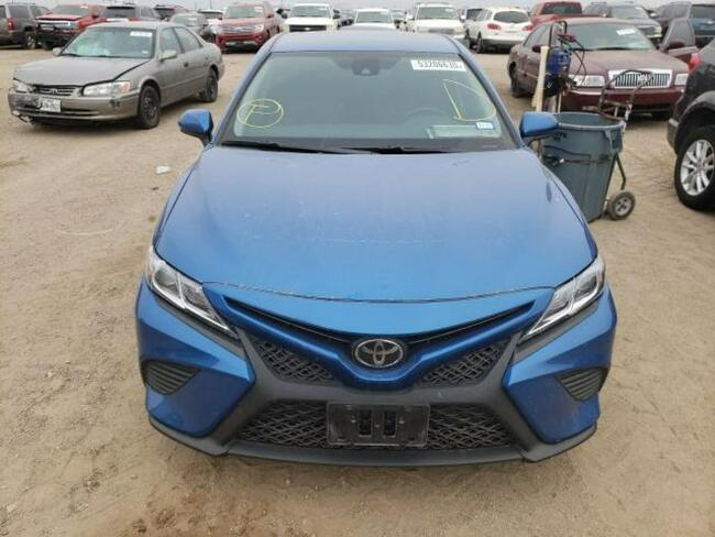 Toyota Camry 2019, 2.5L, SE L, po gradobiciu Warszawa - zdjęcie 3