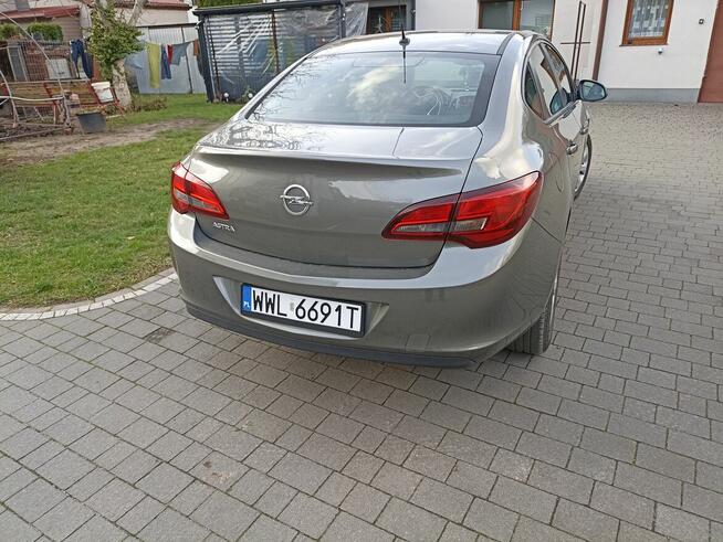 Opel Astra 1.6 115KM 89860 km Czarna - zdjęcie 3
