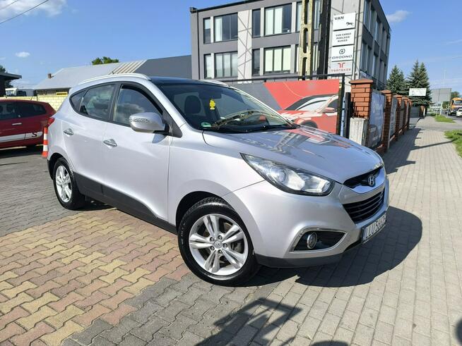 Hyundai ix35 2.0CRDi 136KM 4x4 Klimatronic Navi Panorama Skóra Łuków - zdjęcie 2