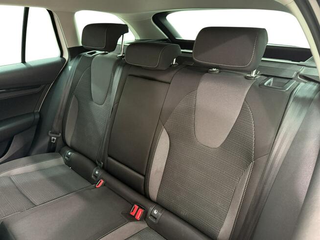 Skoda Octavia 2.0 TDI Ambition Kombi Warszawa - zdjęcie 12