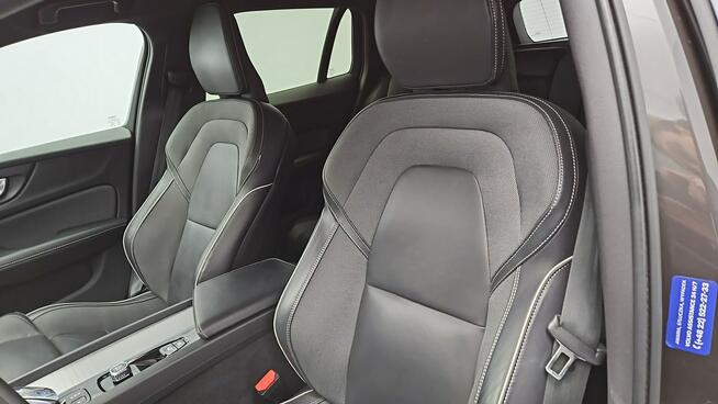 Volvo V60 B4 D Plus Dark aut ! Z Polskiego Salonu ! Faktura Vat ! Warszawa - zdjęcie 11