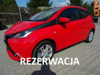 Toyota Aygo Niezawodny i ekonomiczny samochód z niskim przebiegiem.