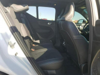 Volvo XC 40 / T5 R-DESIGN / 4x4 / niski przebieg / Tarnów - zdjęcie 9