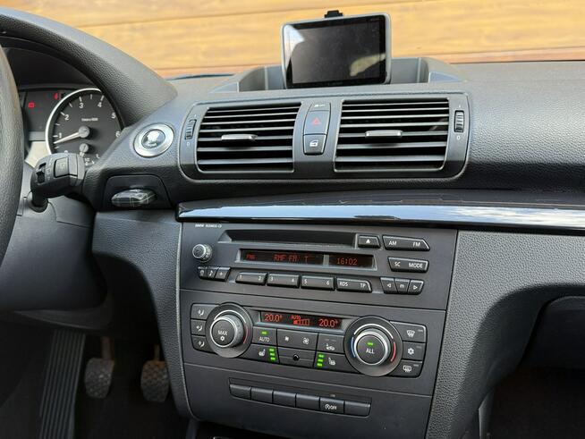 BMW 116 11r. 2.0 benzyna ładna zadbana klimatronik czujniki Konradów - zdjęcie 9