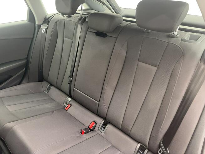 Audi A4 35 TDI mHEV S tronic Kombi Warszawa - zdjęcie 11