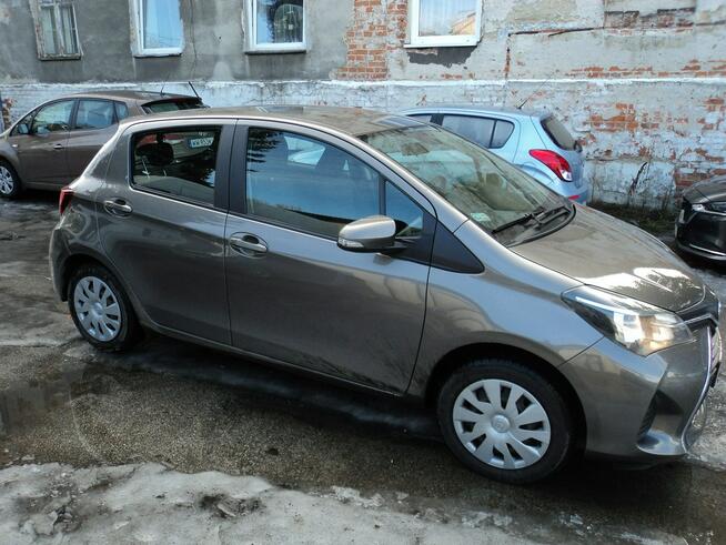 sprzedam ładną TOYOTE YARIS z 2016r  1.3 benz 100KM udziela.GW Lublin - zdjęcie 3