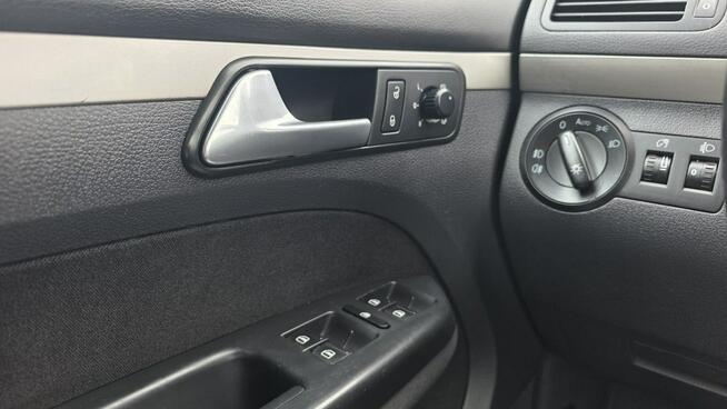 Volkswagen Touran navi klima mały przebieg super stan zarejestrowany Lębork - zdjęcie 11