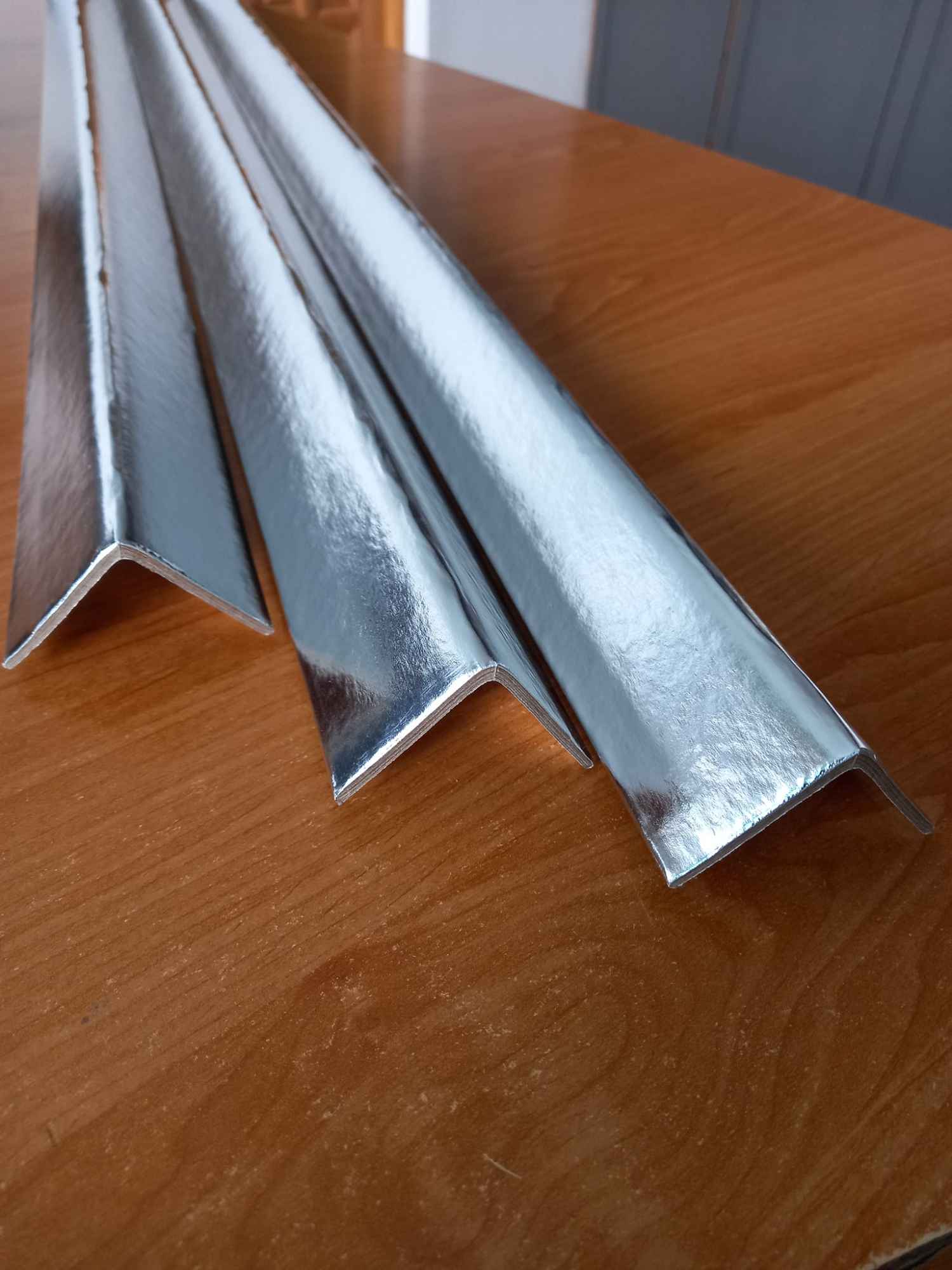 Kątowniki tekturowe z folią stalową Kórnik - zdjęcie 1