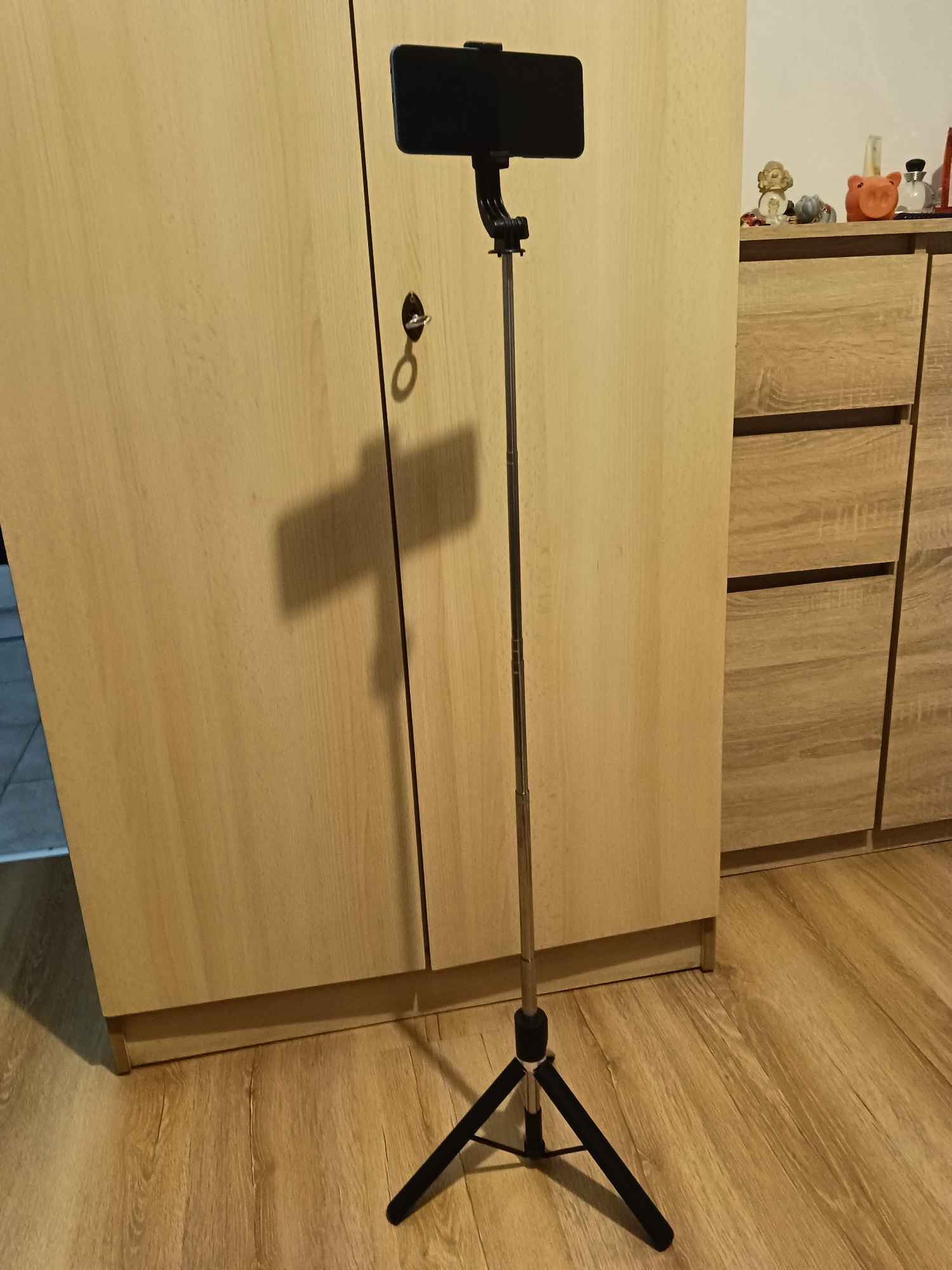 Obrotowy uchwyt na- Selfie Stick Tripod z bezprzewodowym pilotem Nowe Miasto - zdjęcie 10