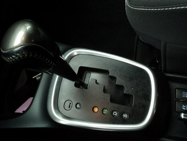 sprzedam ładną TOYOTE YARIS z 2015r  1.5 HYBRYDA+benz 100KM udziela.GW Lublin - zdjęcie 12