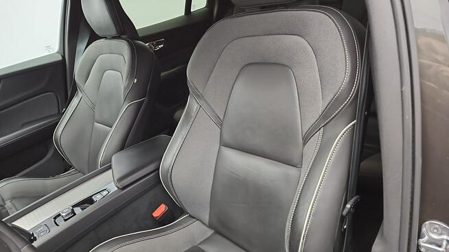 Volvo V60 B4 D Plus Dark aut ! Z Polskiego Salonu ! Faktura VAT ! Warszawa - zdjęcie 11
