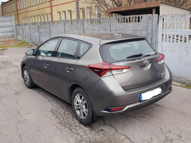 Toyota Auris 1.33 VVT-i Active bezwypadkowy niski przebieg Starachowice - zdjęcie 4