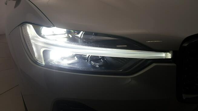 Volvo XC 60 B4 B AWD Plus Dark! Z Polskiego Salonu! Faktura VAT! Warszawa - zdjęcie 11