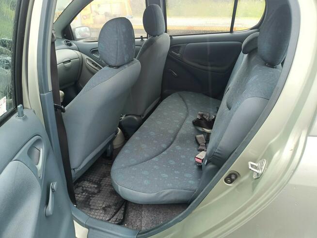 Toyota Yaris 1.0 półautomat 01r Tarnów - zdjęcie 6