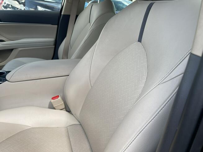 Toyota Camry Automat Hybryda Skóra Podgrzewanie Kamera 218KM Gliwice - zdjęcie 11