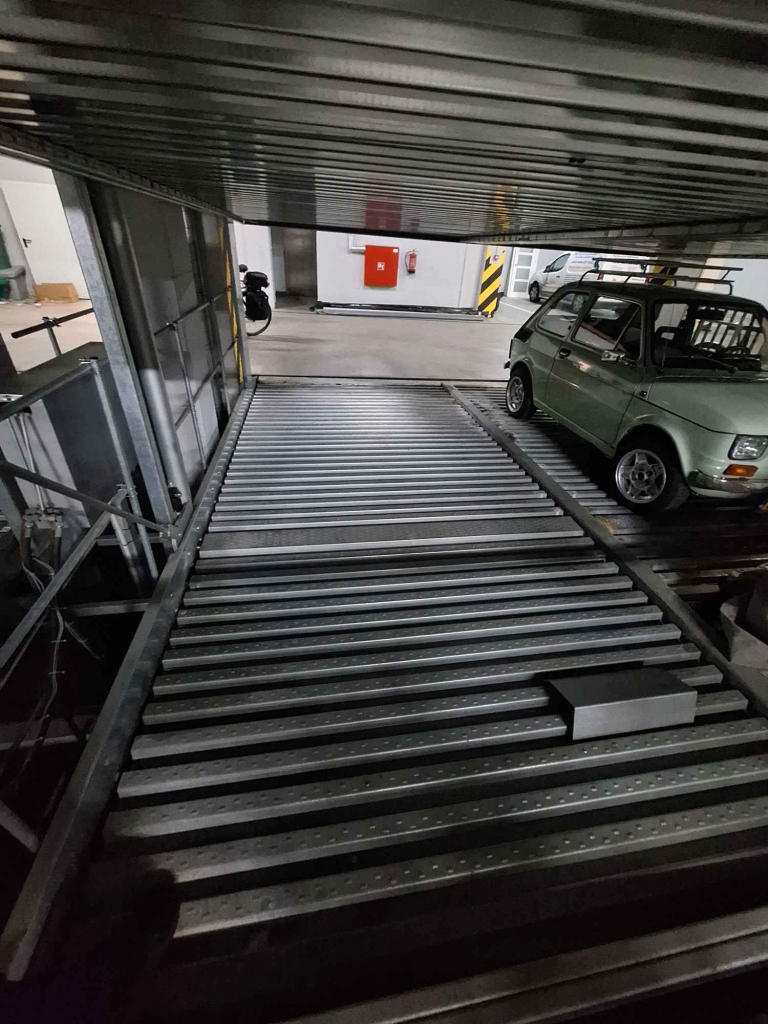 Miejsce Postojowe (17m2) okolice Dworca Głównego (Wrocław) Krzyki - zdjęcie 2