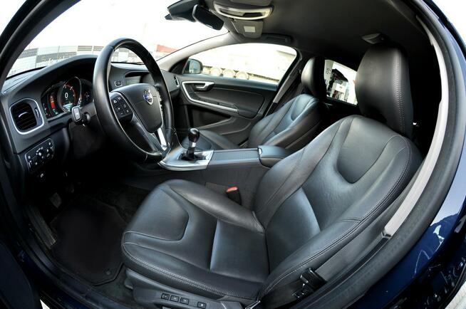 Volvo V60 LiFT 2,0D 5-Cilindrów Ledy Digital Skóra Navi Full Opcja Płock - zdjęcie 6