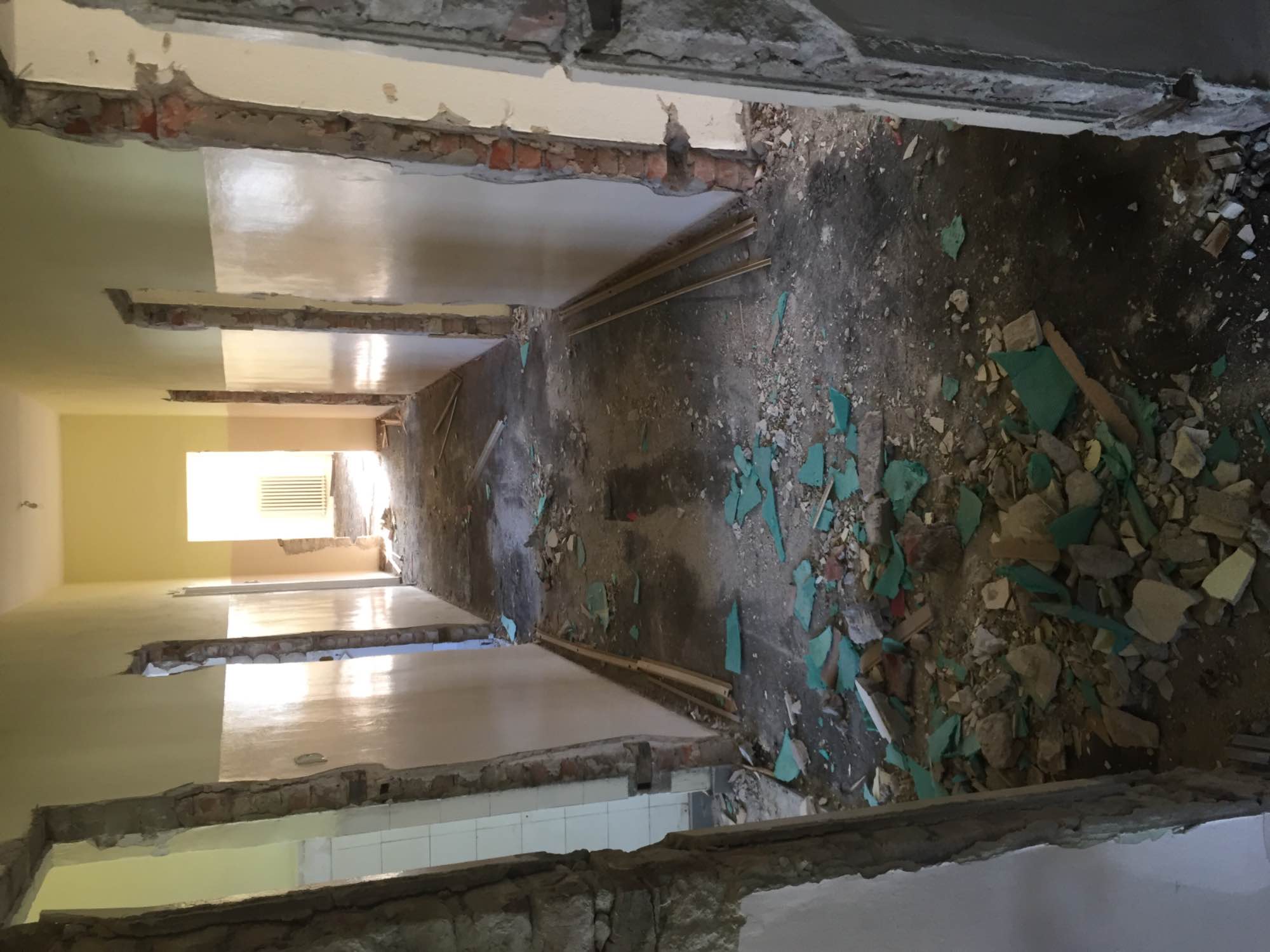 DEMONTAŻ.  Skuwanie kafli,glazury,tapety,tynków w mieszkaniu Wroclaw Fabryczna - zdjęcie 3