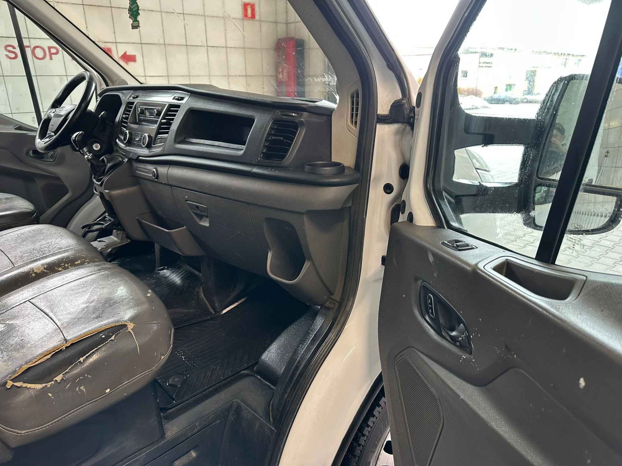 Sprzedam samochód Ford Transit z wywrotką 2.0 diesel z 2019 roku Nowa Huta - zdjęcie 4