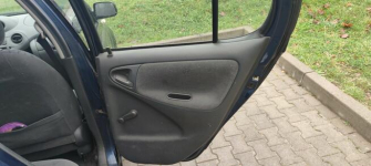 Syndyk sprzeda samochód osobowy TOYOTA YARIS 2002 Gdańsk - zdjęcie 7