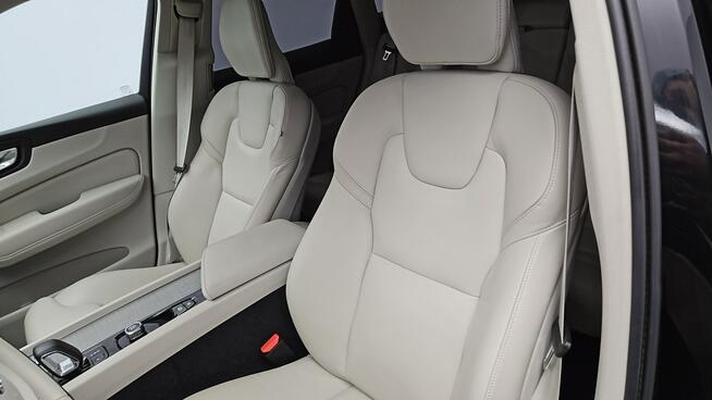 Volvo XC 60 B4 D Plus Bright aut ! Z Polskiego Salonu ! Faktura VAT ! Warszawa - zdjęcie 10