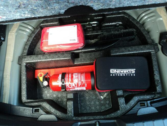 sprzedam ładną TOYOTE YARIS z 2016r  1.3 benz 100KM udziela.GW Lublin - zdjęcie 8