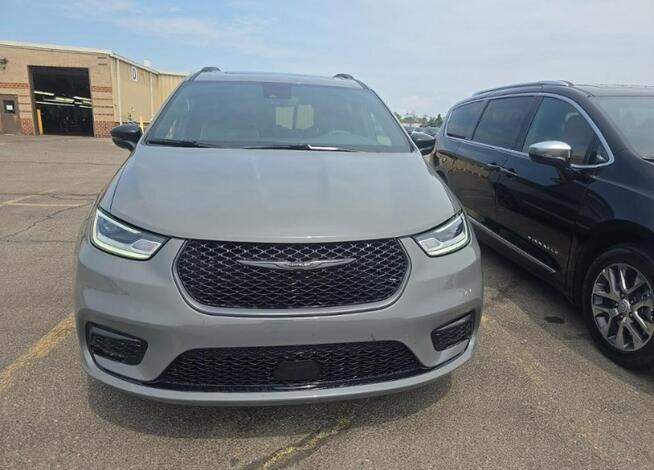 Chrysler Pacifica LIMITED / Pakiet S / Benzyna Białystok - zdjęcie 2