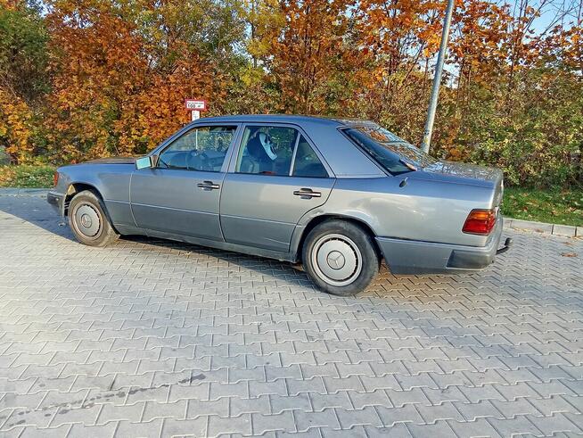 Mercedes w 124 sedan klasyk Dzierżoniów - zdjęcie 3