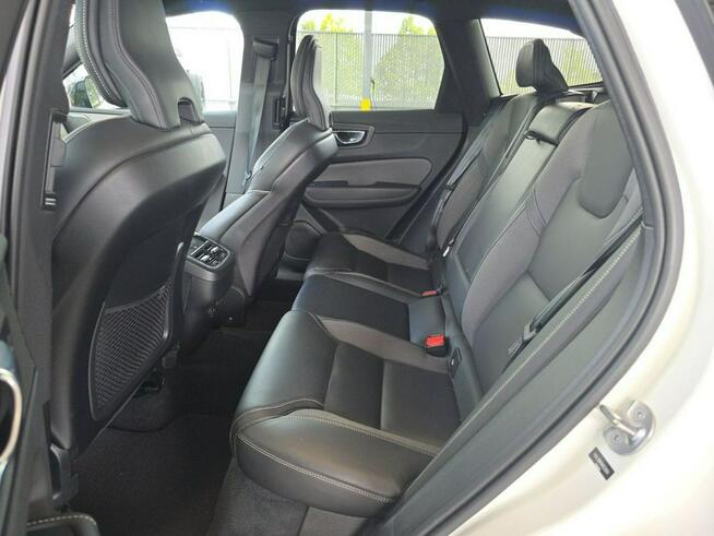 Volvo XC 60 AWD / R-Design / niski przebieg Warszawa - zdjęcie 11