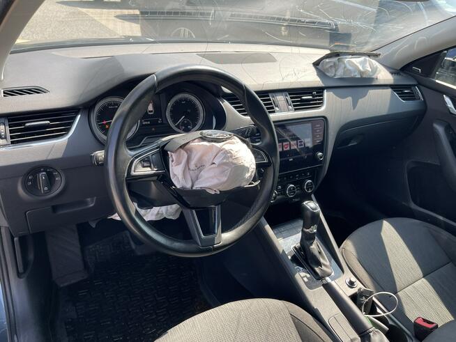 Škoda Octavia Salon PL Automat Klimatronik Kamera Podgrzewanie 150 KM Gliwice - zdjęcie 9