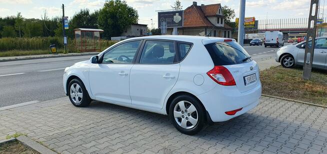 Kia Cee&#039;d Przyszowice - zdjęcie 3