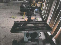 syndyk sprzeda ostrzarkę do frezów DEMAL