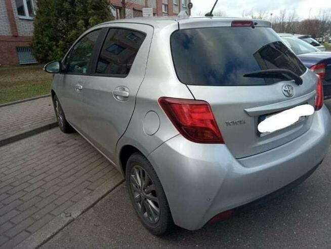 Sprzedam toyota yaris 1,3 benzyna mały przebieg Konin - zdjęcie 3