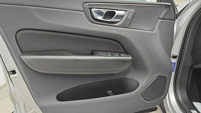 Volvo XC 60 B4 B Momentum aut ! Z Polskiego Salonu ! Faktura VAT ! Warszawa - zdjęcie 10