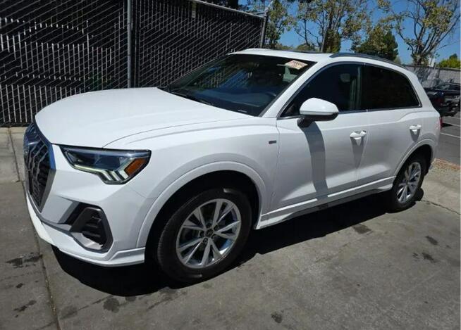 Audi Q3 Bogata wersja wyposażenia / Quattro / S-Line / niski przebieg Cieszyn - zdjęcie 1