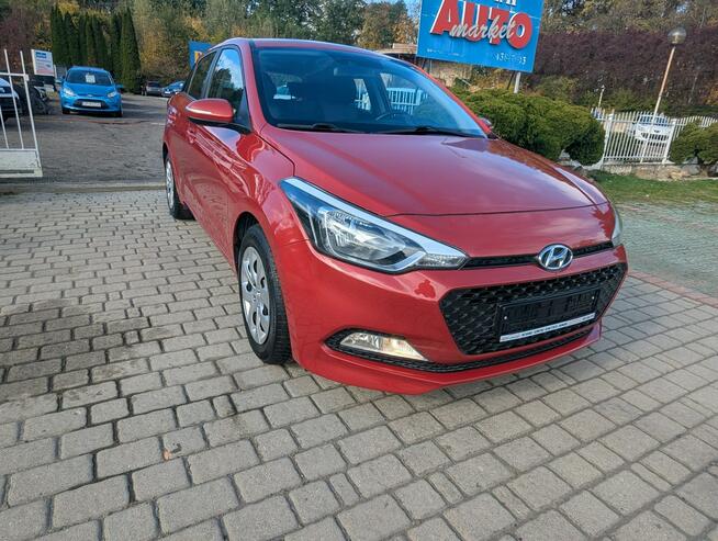 Hyundai i20 1.2 Benzyna 84 KM/zadbany/gotowy do rejestracji Biała - zdjęcie 1