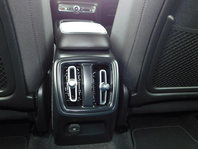 Volvo XC 40 2.0D3 z Gwarancja Żyrardów - zdjęcie 12